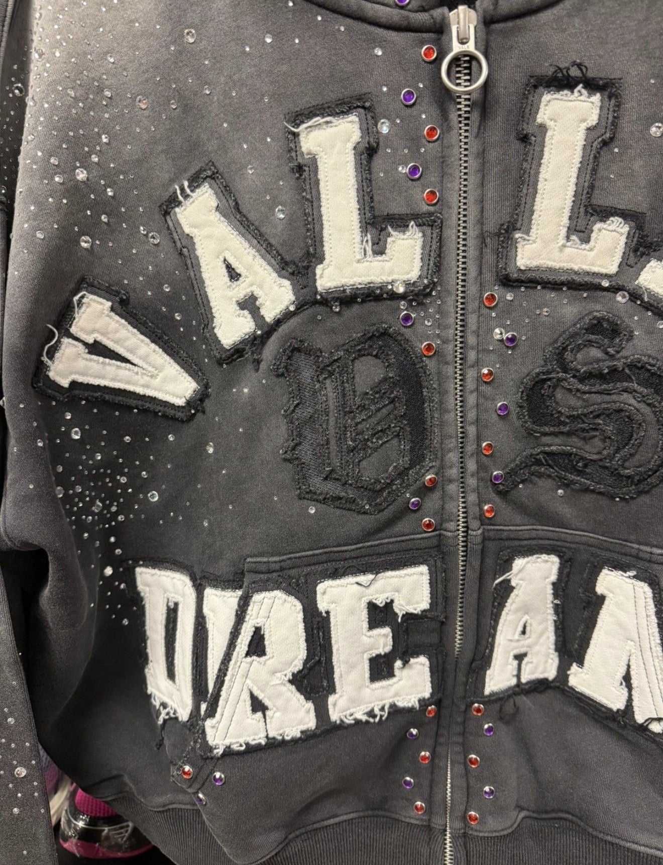 Vale Dreams Classico Logo New - The Valley Closet