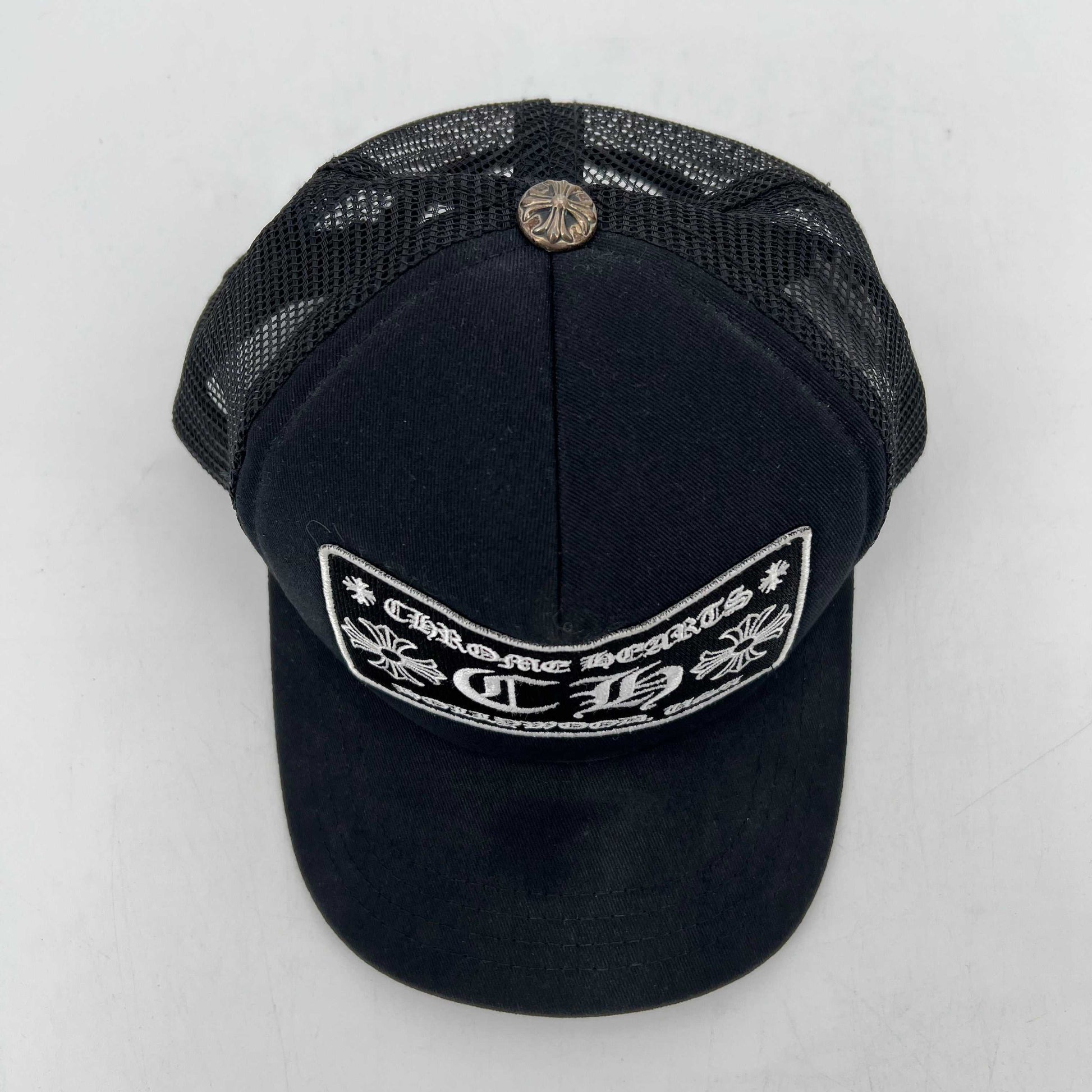 Chrome hearts pre owned trucker hat CH logo black 