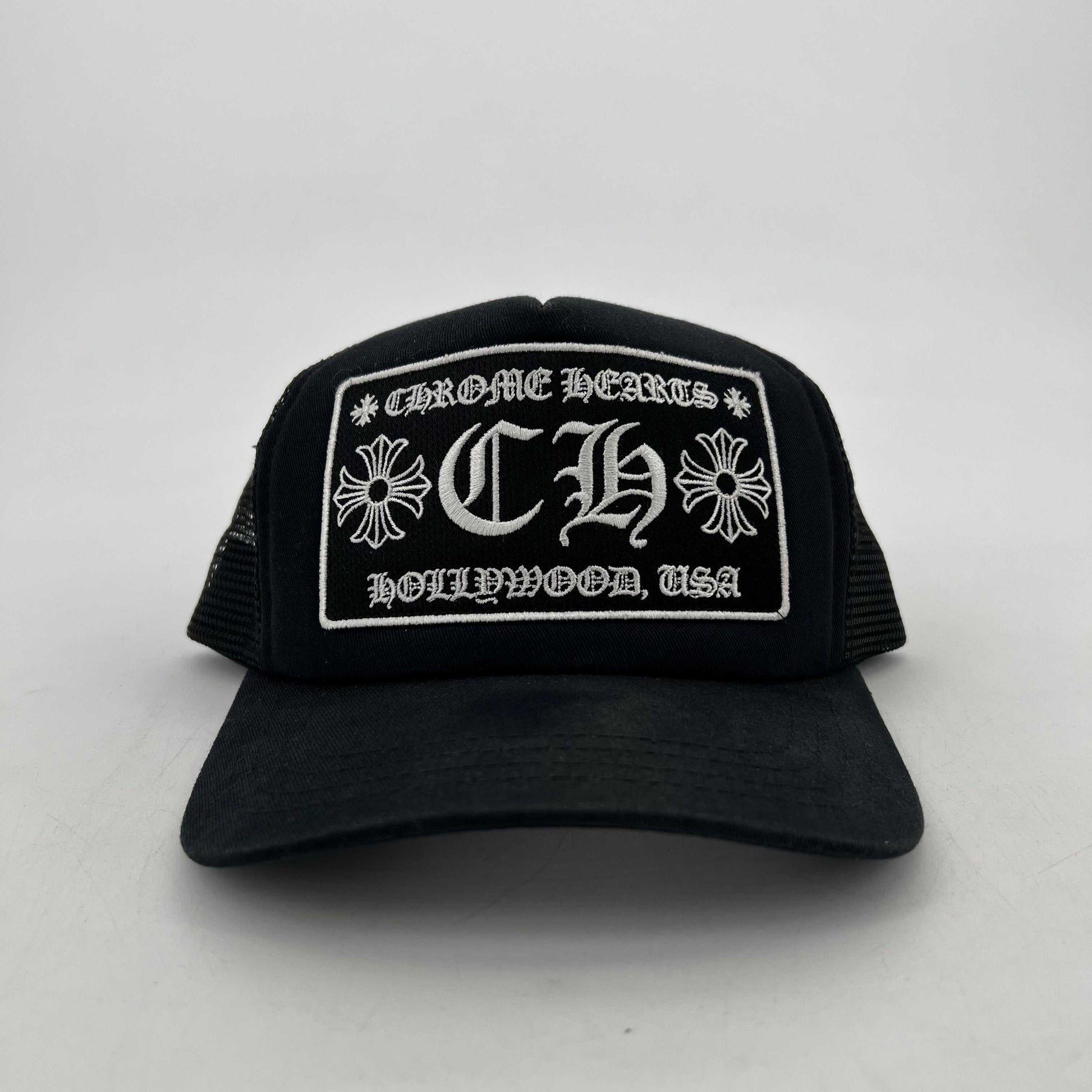 Chrome hearts pre owned trucker hat CH logo black 