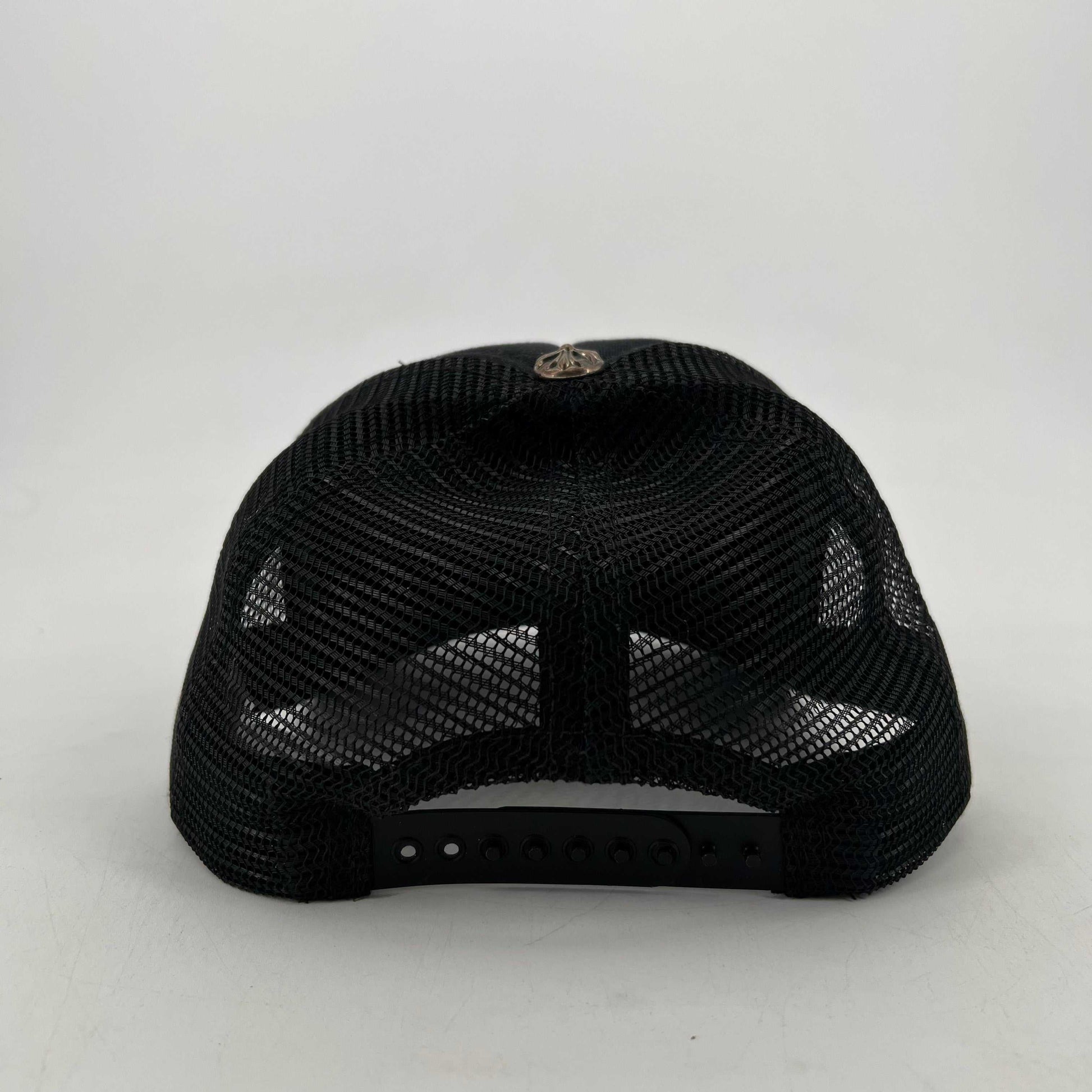 Chrome hearts pre owned trucker hat CH logo black 